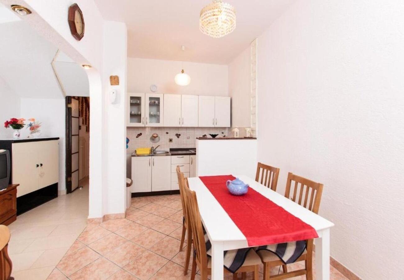 Apartment Knez 1 - 50 M From Beach Podstrana Bagian luar foto