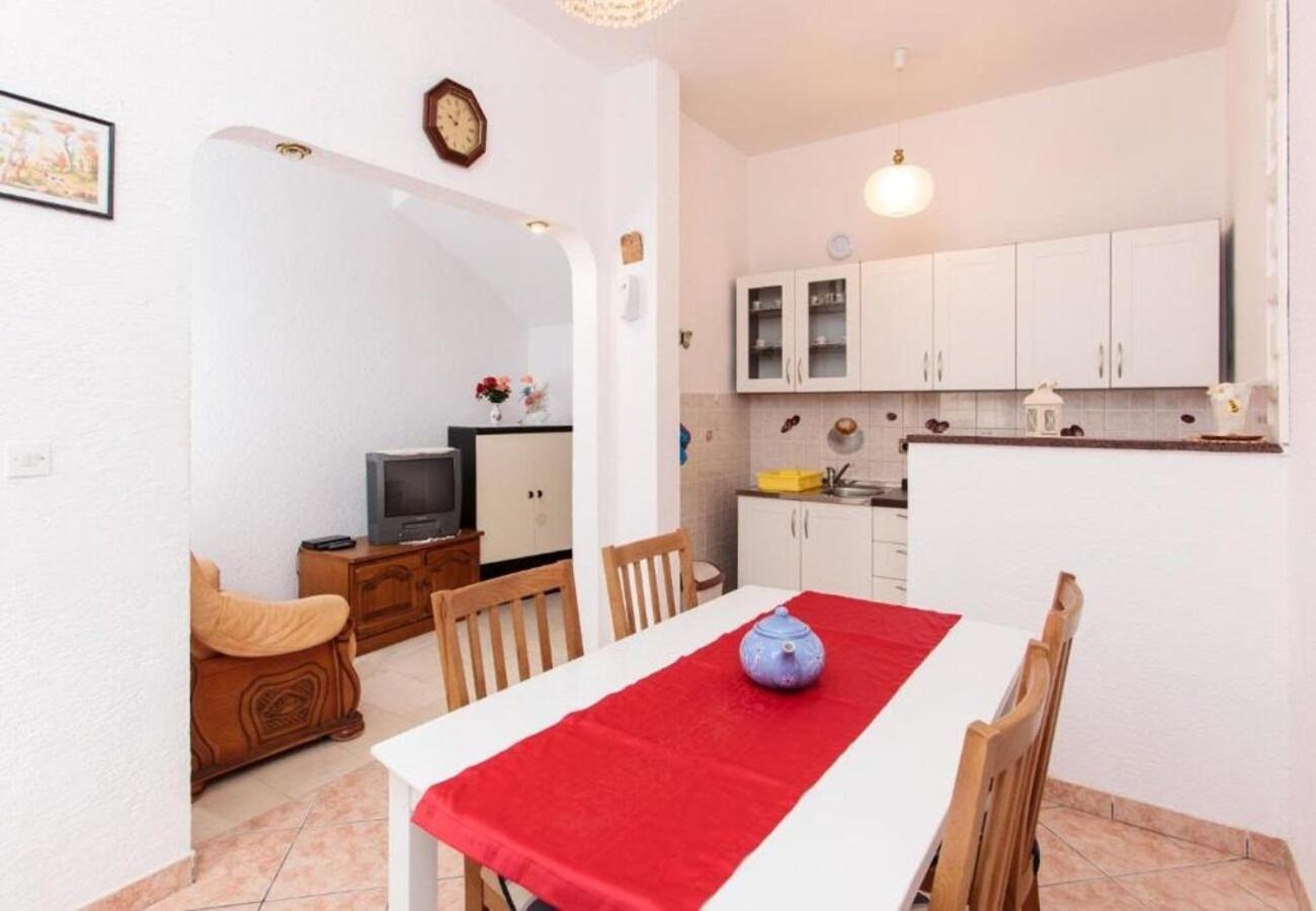 Apartment Knez 1 - 50 M From Beach Podstrana Bagian luar foto