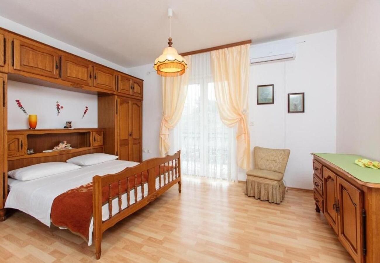 Apartment Knez 1 - 50 M From Beach Podstrana Bagian luar foto