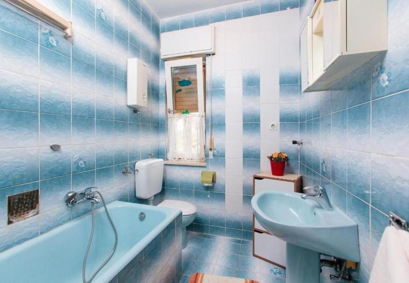Apartment Knez 1 - 50 M From Beach Podstrana Bagian luar foto