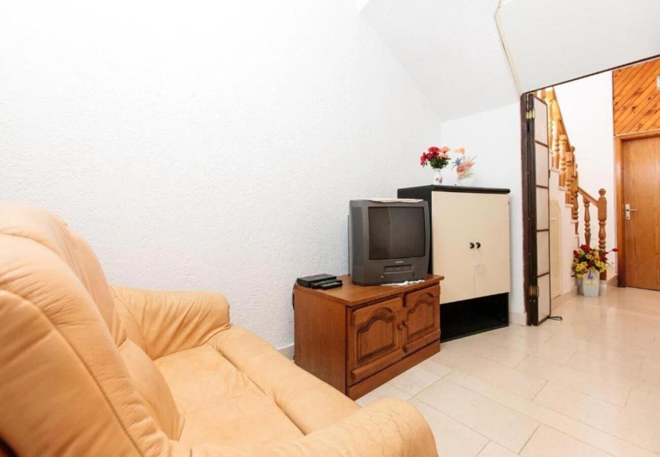Apartment Knez 1 - 50 M From Beach Podstrana Bagian luar foto