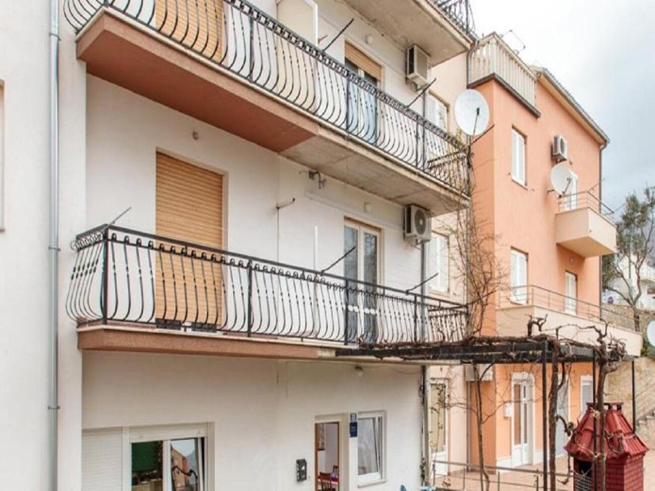 Apartment Knez 1 - 50 M From Beach Podstrana Bagian luar foto