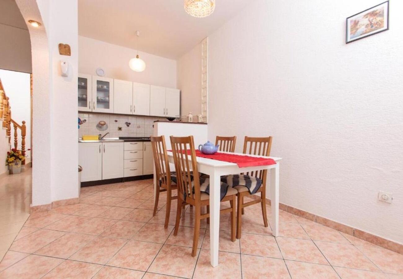 Apartment Knez 1 - 50 M From Beach Podstrana Bagian luar foto